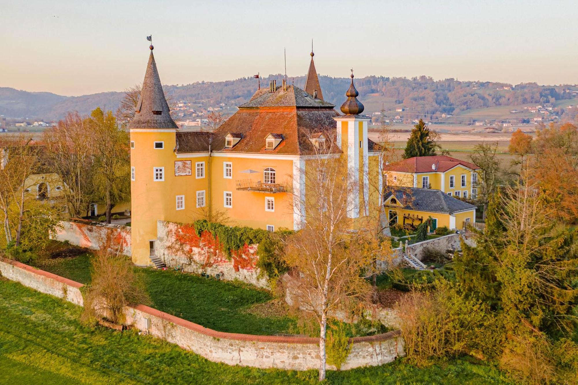 Schloss Muehldorf Feldkirchen an der Donau Exterior foto