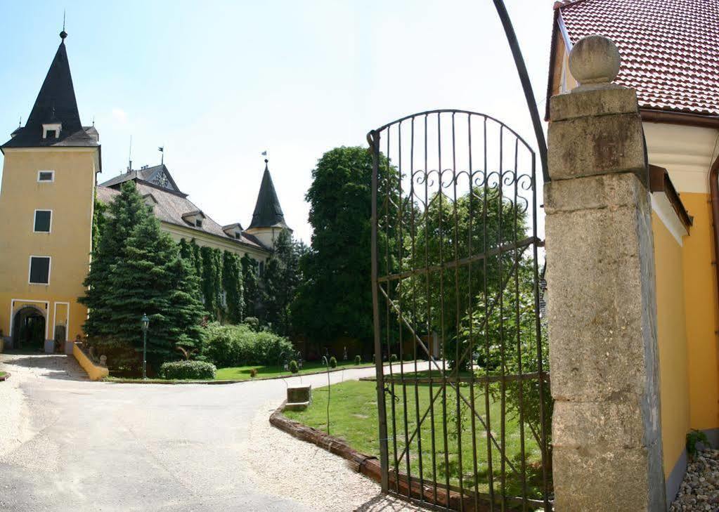 Schloss Muehldorf Feldkirchen an der Donau Exterior foto
